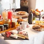 Couette-café Le Peonie 3*